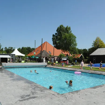 Holiday Droompark Buitenhuizen.64 度假居 *